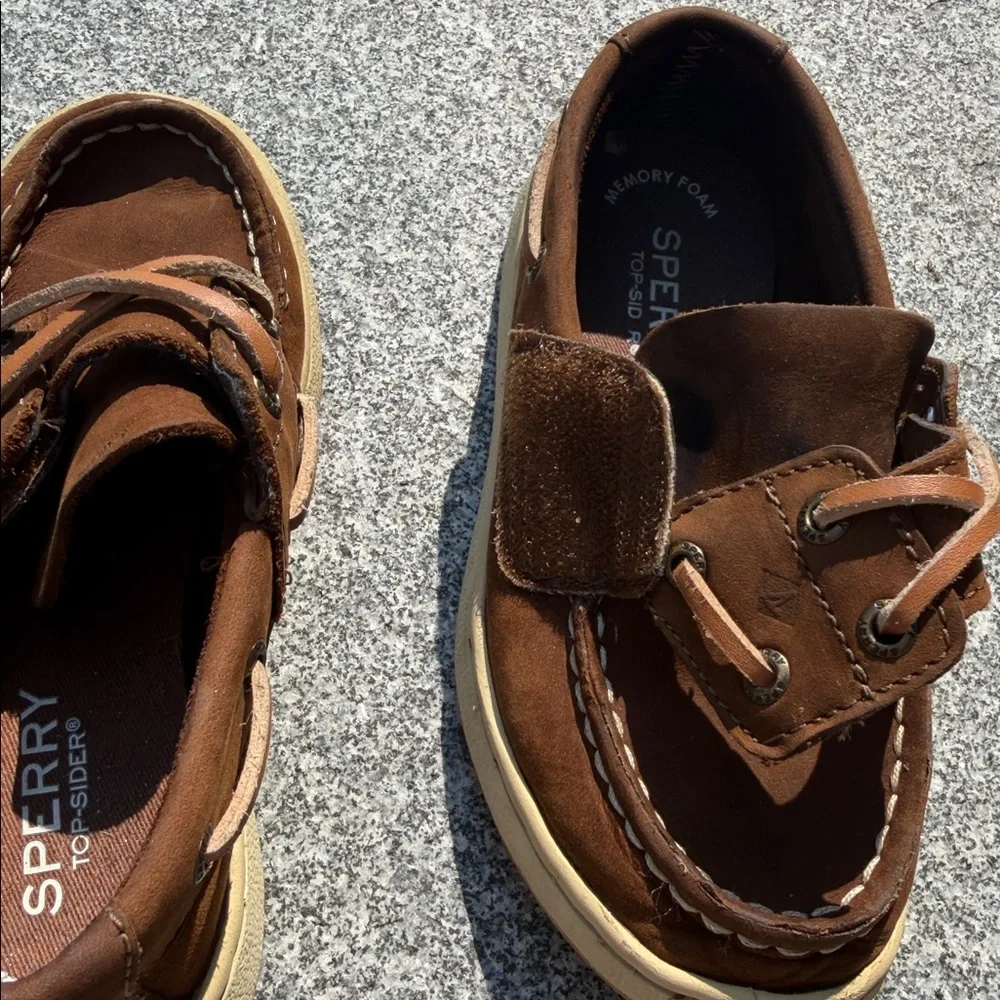 Sperry Kids brown Velcro boat shoe 9.5 new